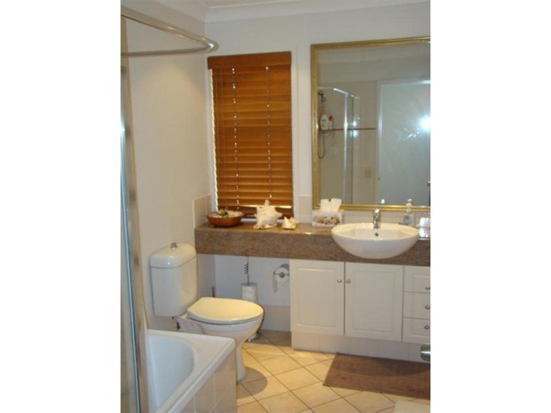 8/23 Santa Barbara Road, Hope Island QLD 4212