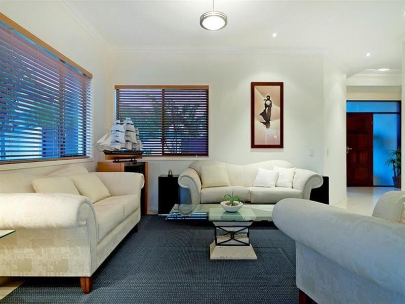 2122 Fernlea Close, Hope Island QLD 4212