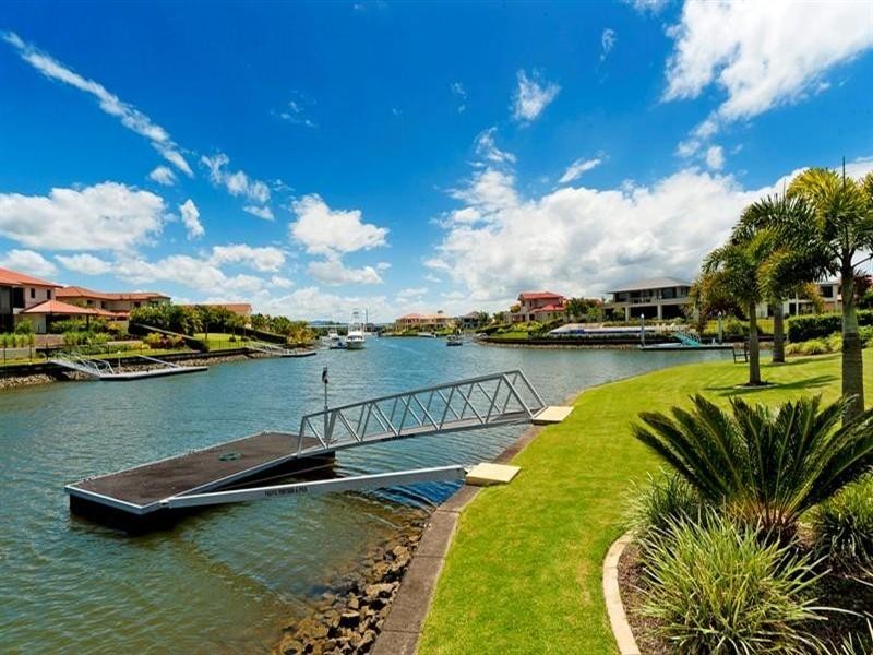 2122 Fernlea Close, Hope Island QLD 4212