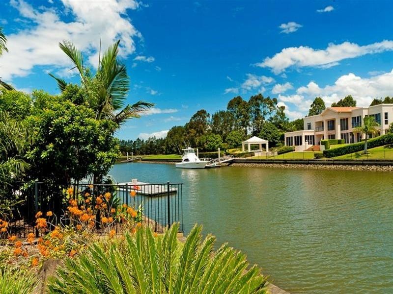 2122 Fernlea Close, Hope Island QLD 4212