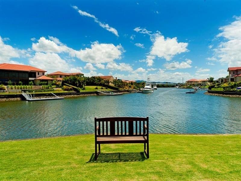 2122 Fernlea Close, Hope Island QLD 4212