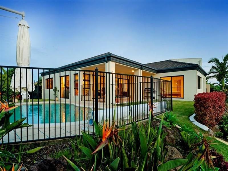 2122 Fernlea Close, Hope Island QLD 4212