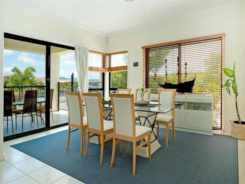 2122 Fernlea Close, Hope Island QLD 4212