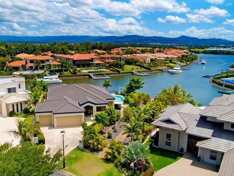 2122 Fernlea Close, Hope Island QLD 4212