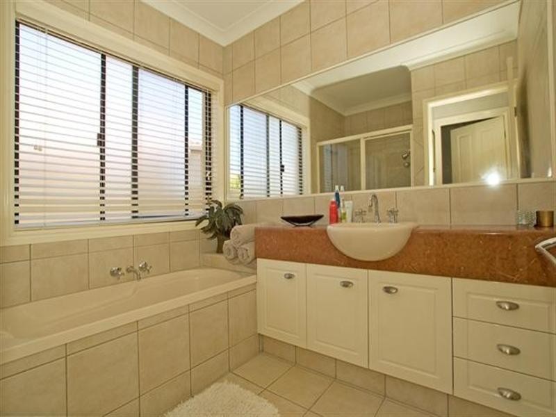 7 Eastside Esplanade, Helensvale QLD 4212