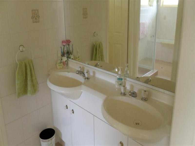 9 Oregon Way, Oxenford QLD 4210