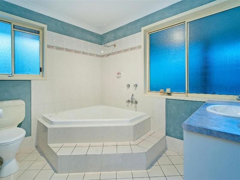 16 Derwent Avenue, Helensvale QLD 4212