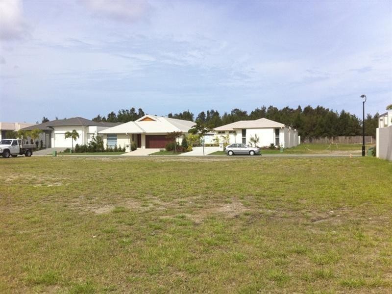 9107 Peter Senior Drive, Hope Island QLD 4212