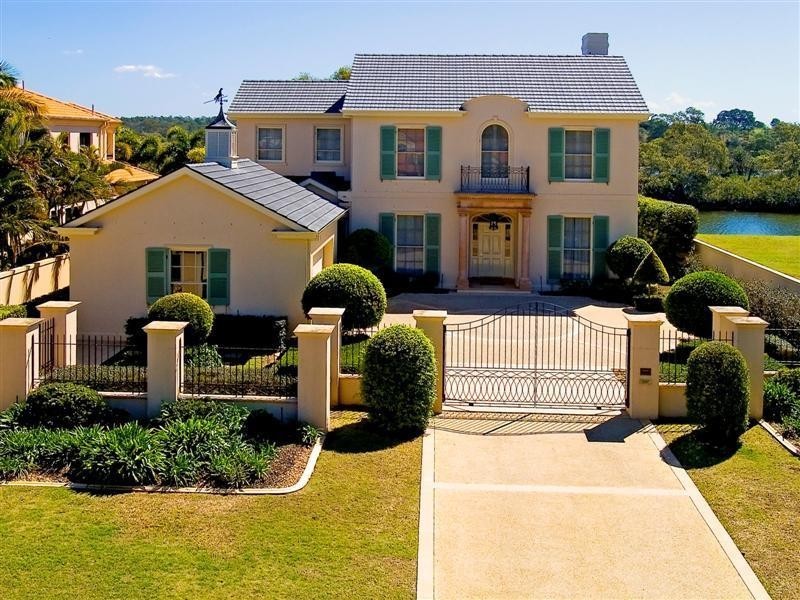 1117 Beechwood Drive, Hope Island QLD 4212