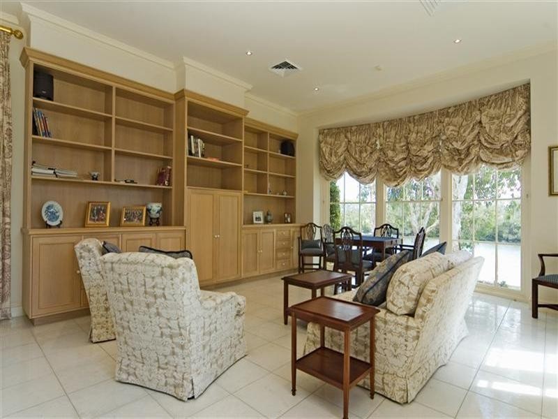 1117 Beechwood Drive, Hope Island QLD 4212