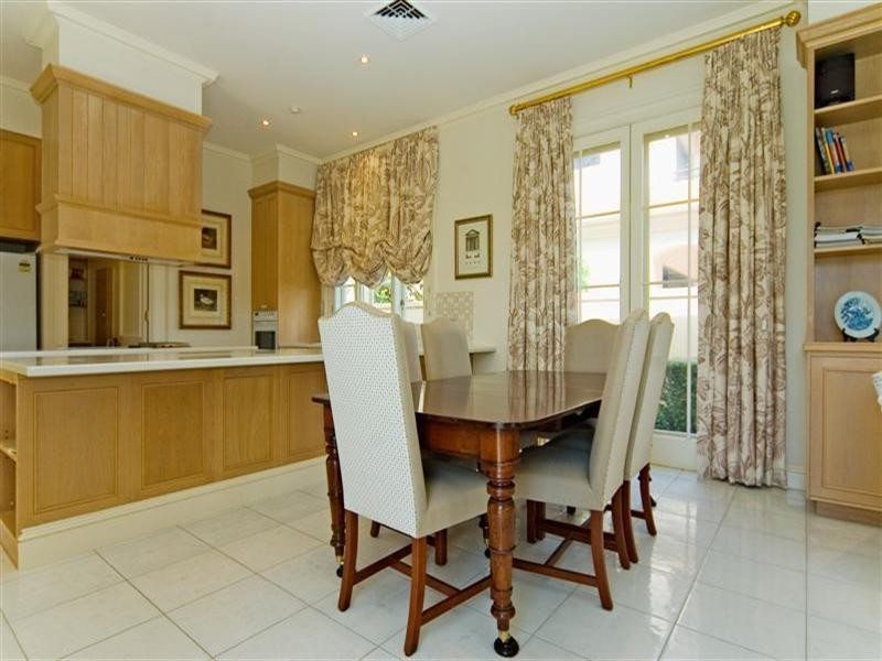 1117 Beechwood Drive, Hope Island QLD 4212