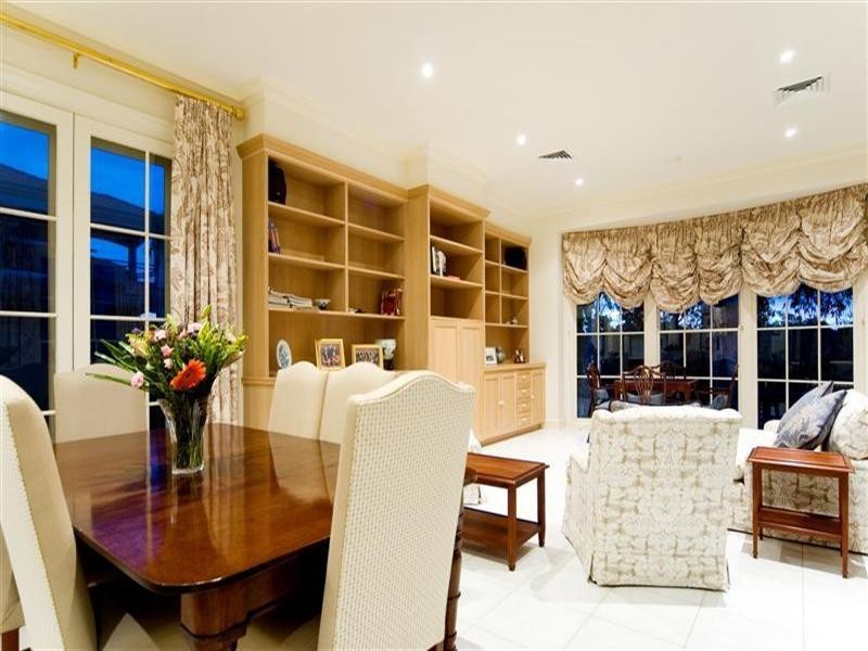 1117 Beechwood Drive, Hope Island QLD 4212