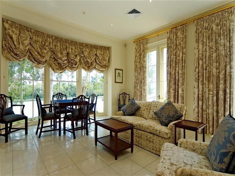 1117 Beechwood Drive, Hope Island QLD 4212