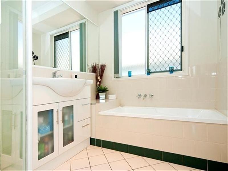 137 Monterey Keys Drive, Helensvale QLD 4212