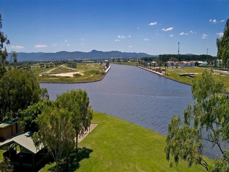 18 Crescent Avenue, Hope Island QLD 4212