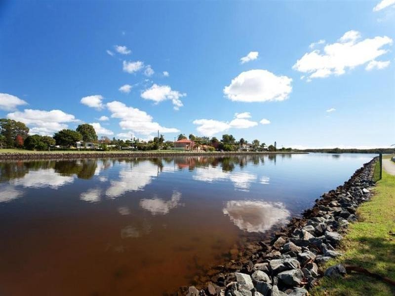 18 Crescent Avenue, Hope Island QLD 4212