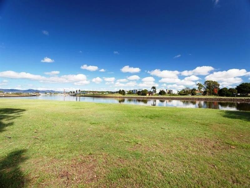 18 Crescent Avenue, Hope Island QLD 4212