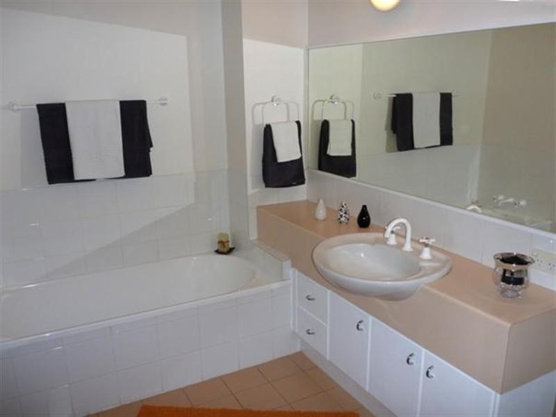 124/19 Santa Barbara Road, Hope Island QLD 4212