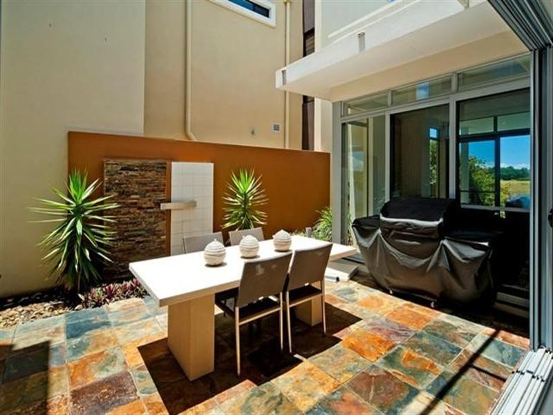 6067 Lugano Drive, Hope Island QLD 4212