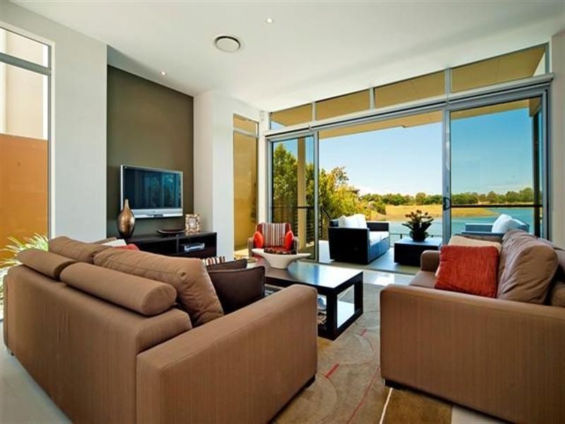 6067 Lugano Drive, Hope Island QLD 4212