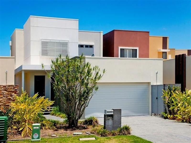 6067 Lugano Drive, Hope Island QLD 4212