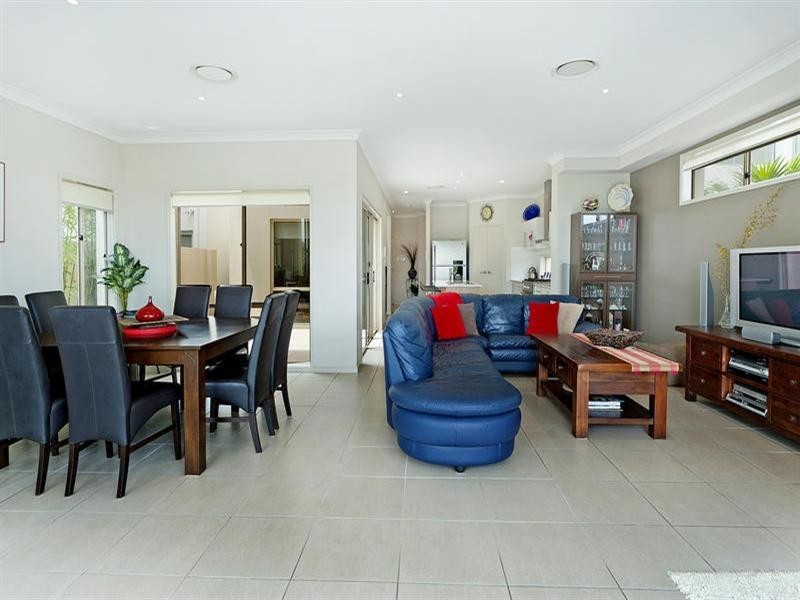 34 Riverlinks Boulevard, Helensvale QLD 4212