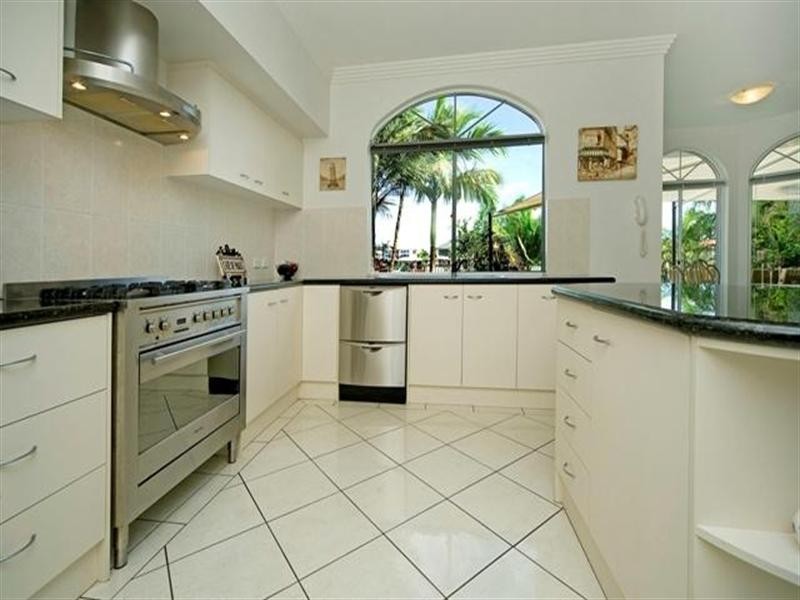 2 Champagne Boulevard, Helensvale QLD 4212