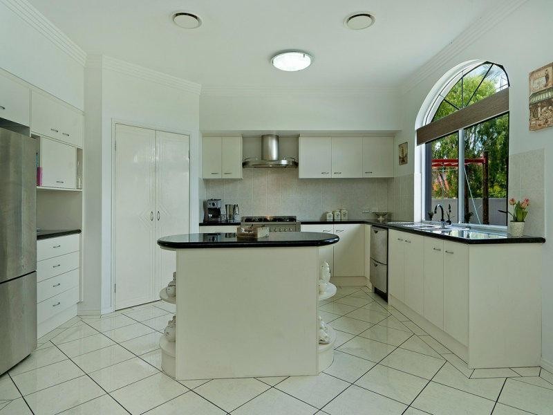 2 Champagne Boulevard, Helensvale QLD 4212