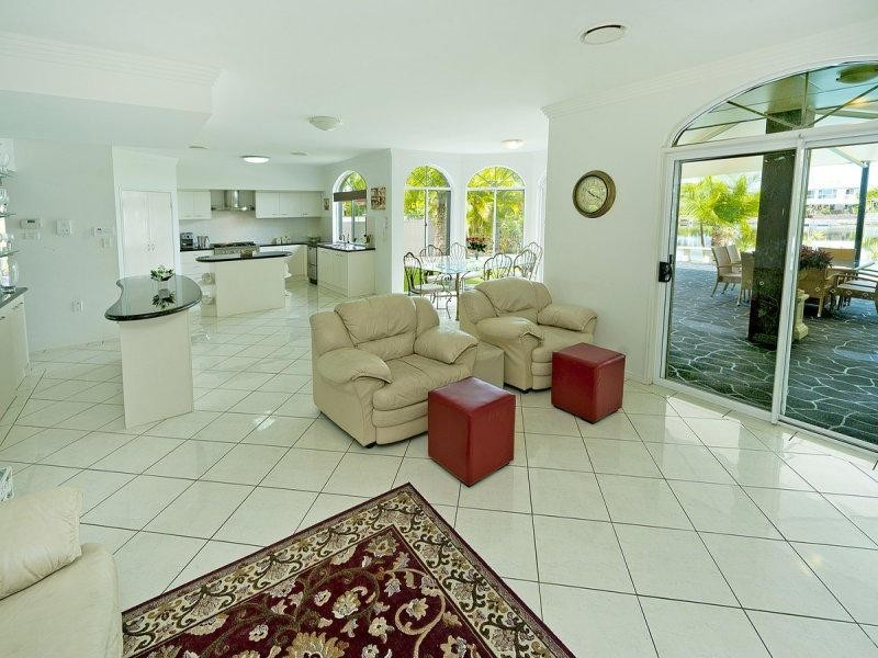 2 Champagne Boulevard, Helensvale QLD 4212