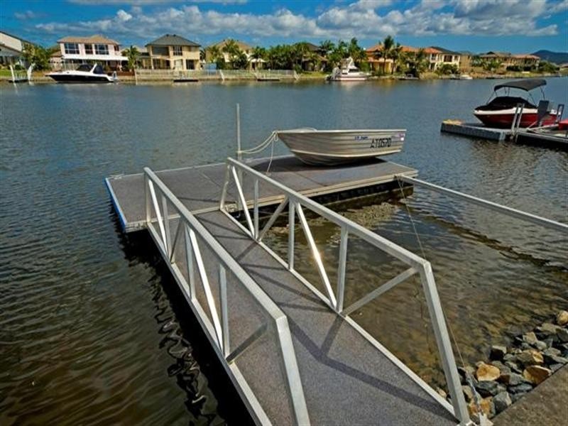 2 Champagne Boulevard, Helensvale QLD 4212