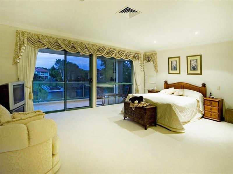 1061 Rosebank Way West, Rosebank Gardens, Hope Island QLD 4212