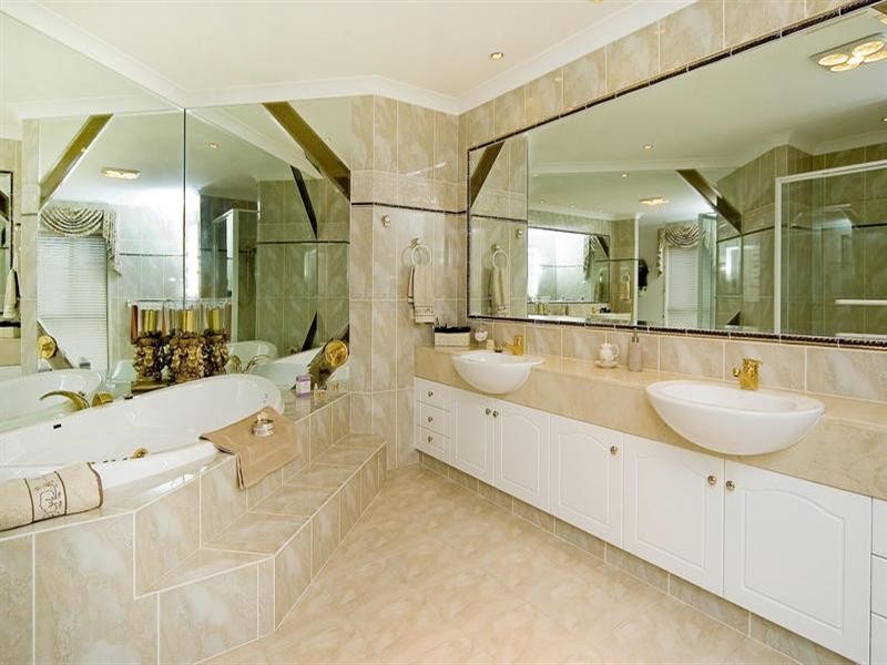 1061 Rosebank Way West, Rosebank Gardens, Hope Island QLD 4212