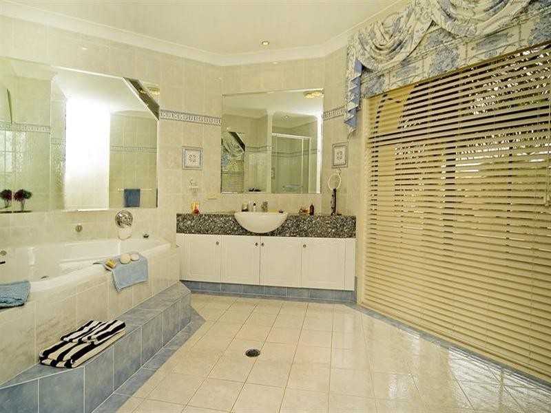 1061 Rosebank Way West, Rosebank Gardens, Hope Island QLD 4212