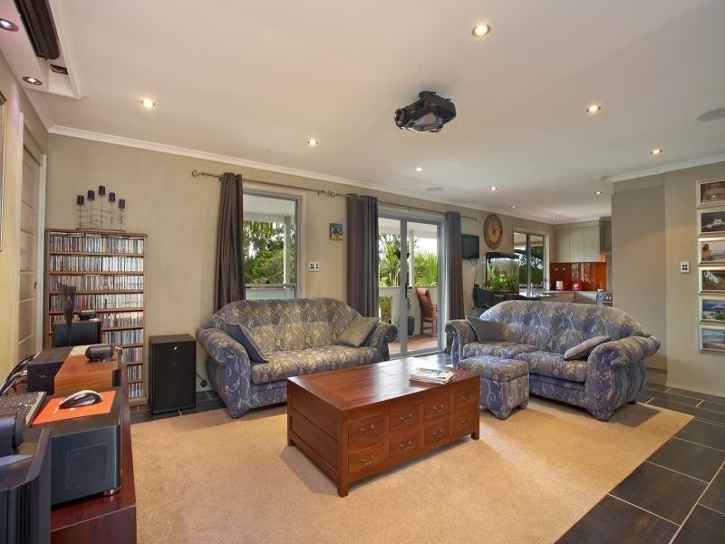 10 Babirra Street, Hope Island QLD 4212