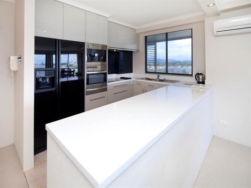 46 22 Montgomery Avenue, Main Beach QLD 4217