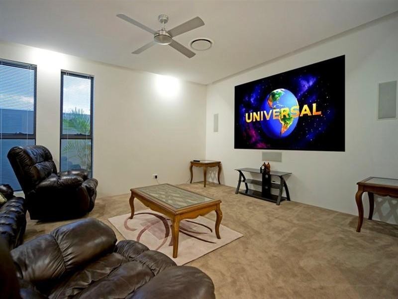 2231 Glengallon Way, Hope Island QLD 4212