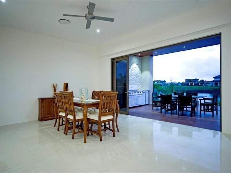 2231 Glengallon Way, Hope Island QLD 4212