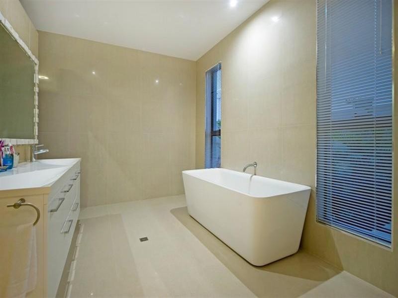 2231 Glengallon Way, Hope Island QLD 4212