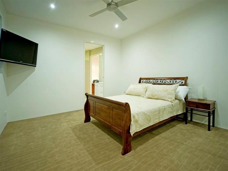 2231 Glengallon Way, Hope Island QLD 4212