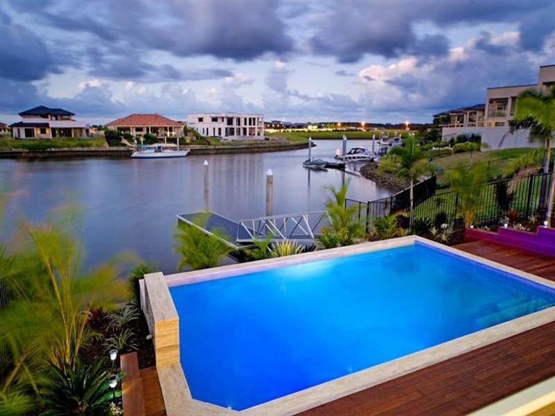 2231 Glengallon Way, Hope Island QLD 4212