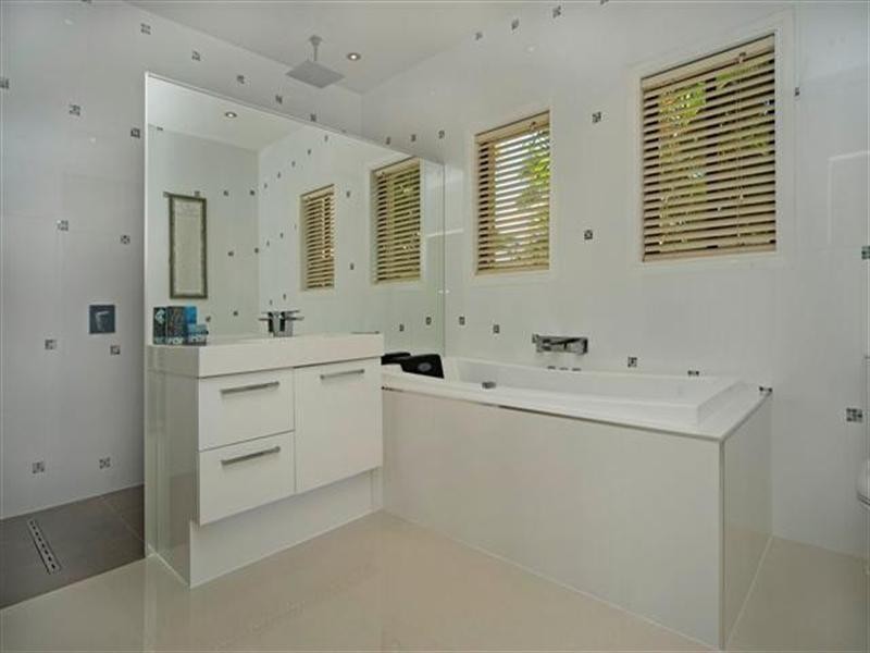 1094 Beechwood Drive, Hope Island QLD 4212