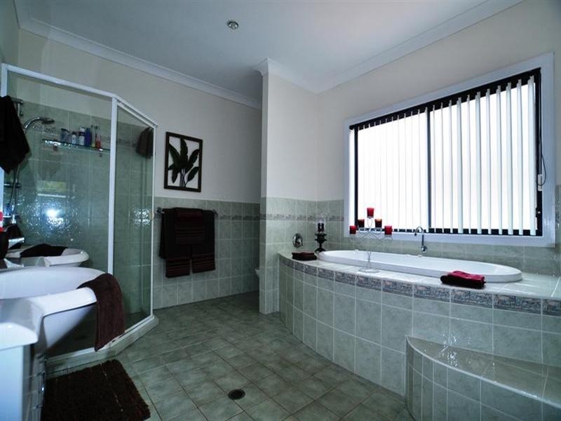 5 Eastpark Waters, Helensvale QLD 4212