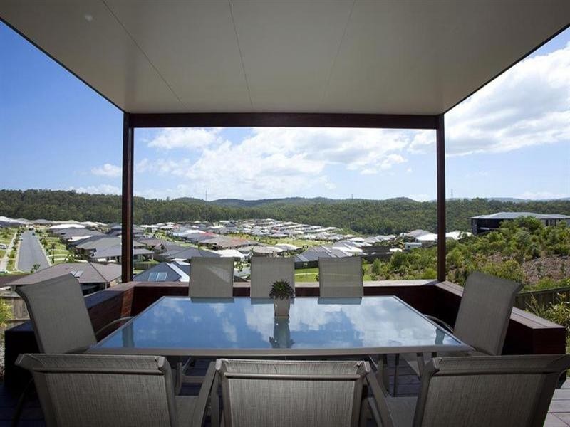 1 Wunburra Circle, Pacific Pines QLD 4211