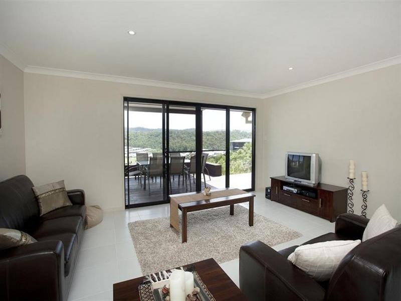 1 Wunburra Circle, Pacific Pines QLD 4211