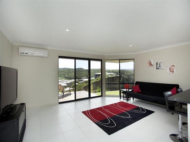 1 Wunburra Circle, Pacific Pines QLD 4211