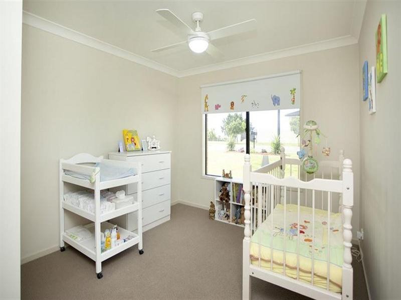 1 Wunburra Circle, Pacific Pines QLD 4211