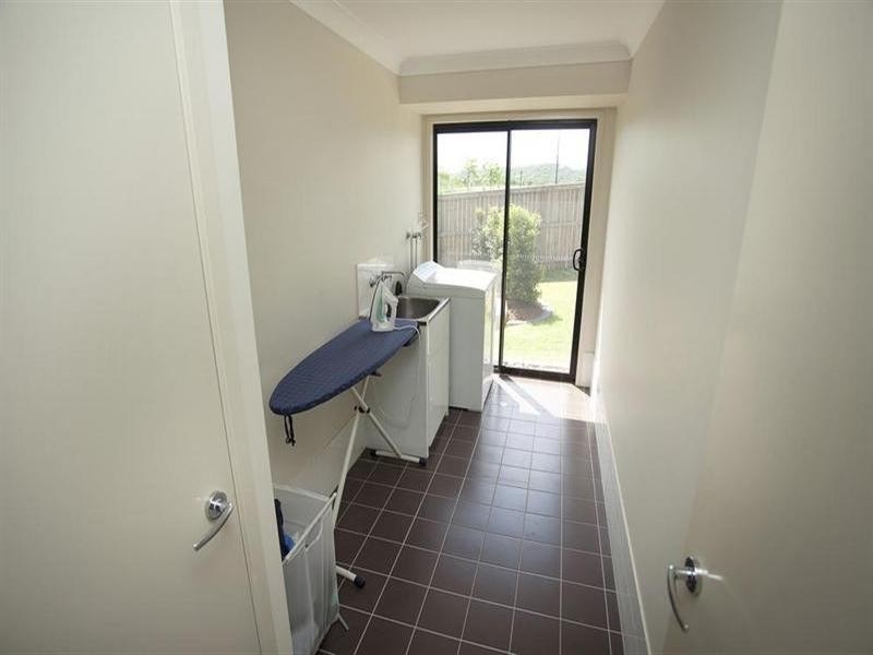 1 Wunburra Circle, Pacific Pines QLD 4211