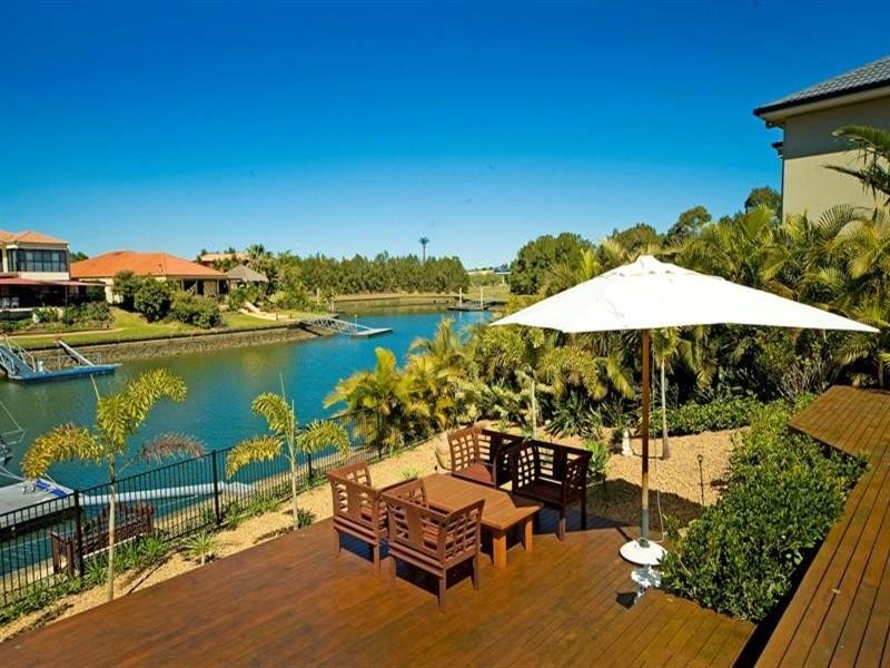 2118 Fernlea Close, Hope Island QLD 4212