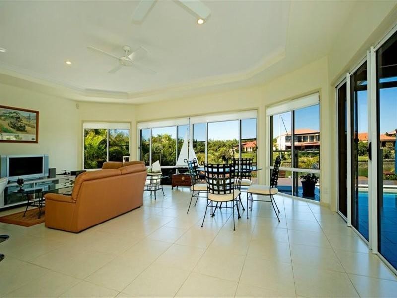 2118 Fernlea Close, Hope Island QLD 4212