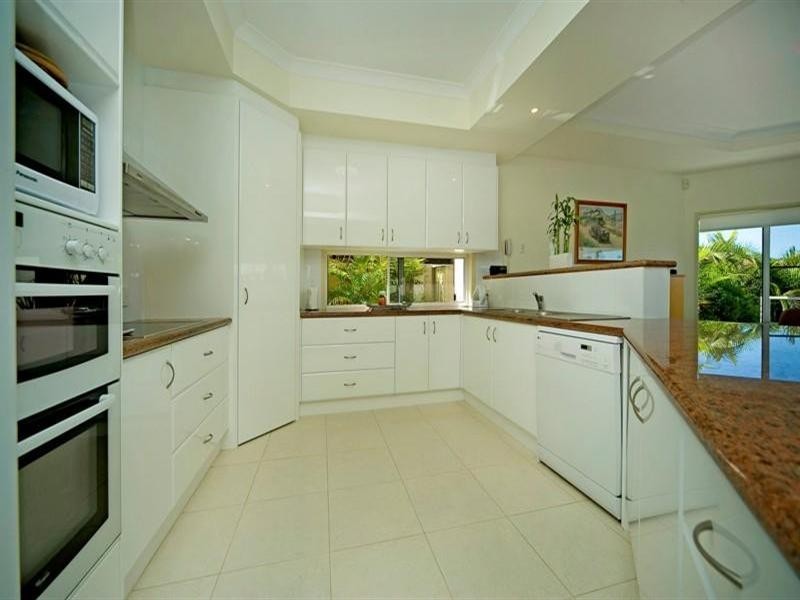 2118 Fernlea Close, Hope Island QLD 4212